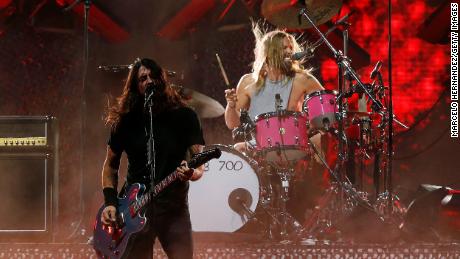 Foo Fighters'tan Dave Grohl ve Taylor Hawkins, Lollapalooza Şili 2022'nin üçüncü gününde Santiago'daki Parque Bicentenario Cerrillos'ta sahne alıyor.