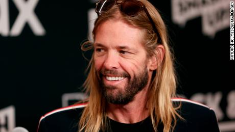 Grup, Foo Fighters'ın davulcusu Taylor Hawkins'in öldüğünü söylüyor