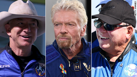 CNN'de ilk: ABD, Bezos, Branson ve Shatner'a astronot kanatlarını veriyor 