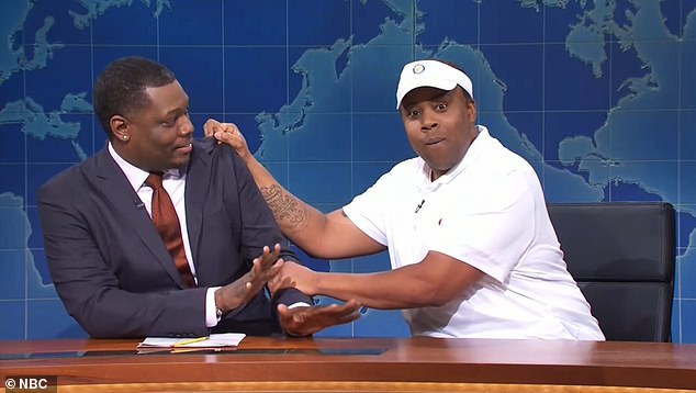 Bu hafta sonu güncellemesinde Kenan Thompson'ın OJ Simpson'ı (sağda), Michael Che (solda) ve Colin Jost'a Oscar gecesi skandalıyla ilgili şakalar yapıyor.