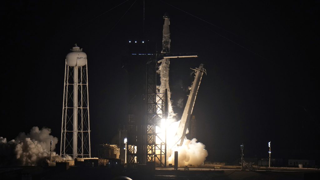 SpaceX, Uluslararası Uzay İstasyonuna giden NASA Crew-4 astronotlarını başarıyla fırlattı