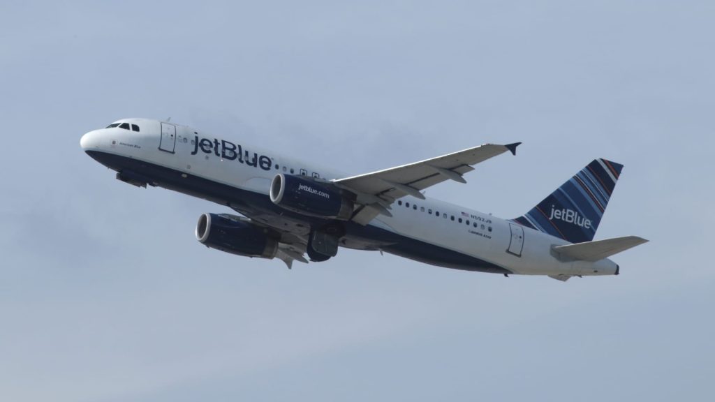 JetBlue, uçuş görevlilerine bahar seyahati artışı için 1.000 $ katılım bonusu sunuyor