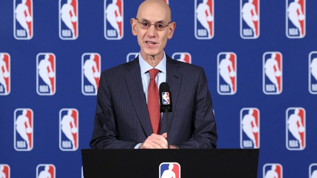 NBA Komiseri Adam Silver, “tüm oyunlara katılmayan yıldız oyuncuların eğilimini” incelemeye odaklandı.