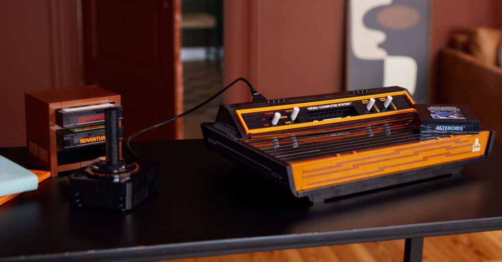 İkonik Atari 2600 konsolu, şirketin 50. yıldönümünü kutlamak için bir Lego muamelesi görüyor