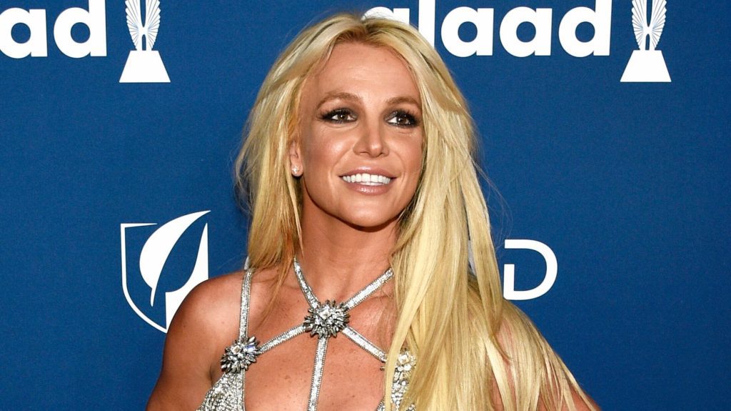 Britney Spears, Baby One More Time’ın yeni versiyonunda ham vokalleri ortaya koyuyor