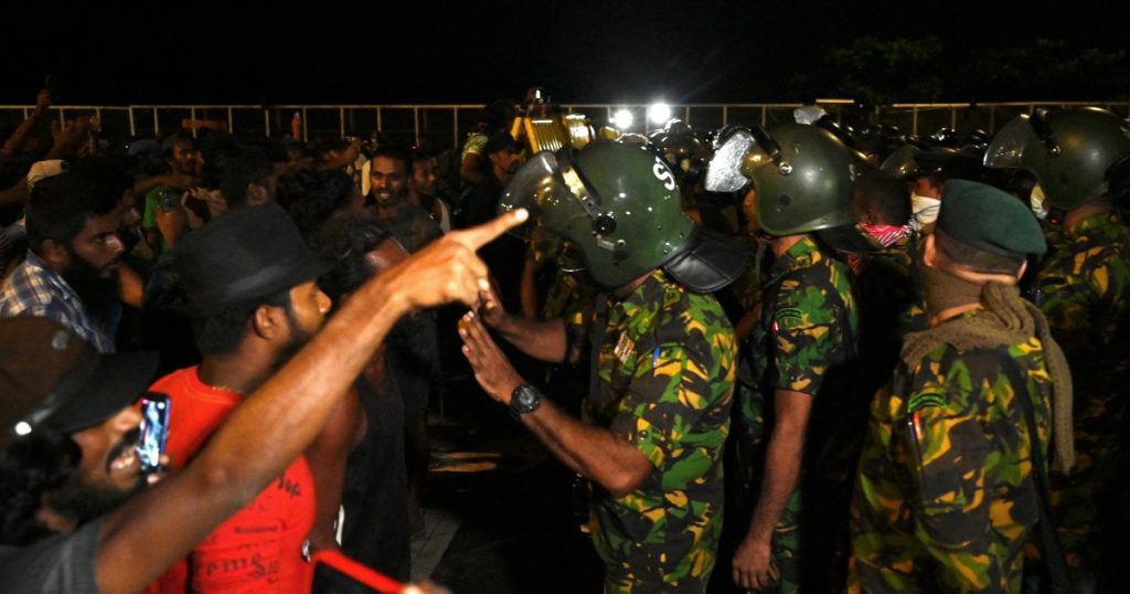 Sri Lanka’daki protesto kamplarına askeri baskınlar ve liderlerin tutuklanması |  protesto haberleri