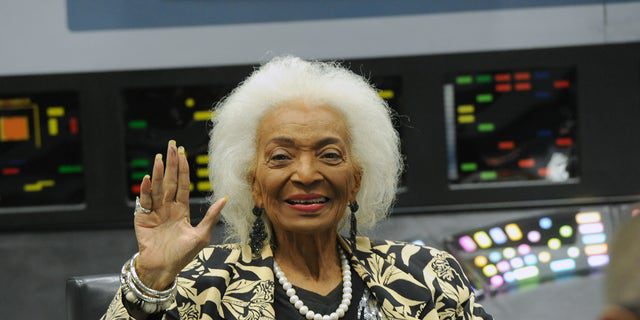 "Yıldız Savaşları" Aktris Nichelle Nichols, 31 Temmuz 2022'de 89 yaşında vefat etti. Aralık 2021'de Los Angeles Comic Con'a katıldı.