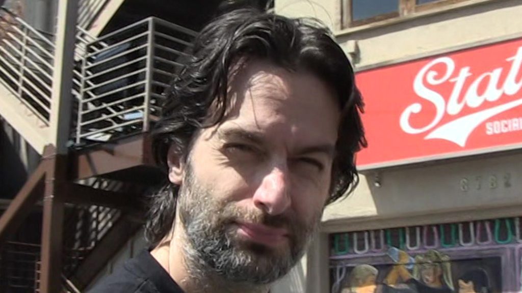 Chris Delia, bir kadının yasaklama emri çıkardığı iddialarını şiddetle reddediyor