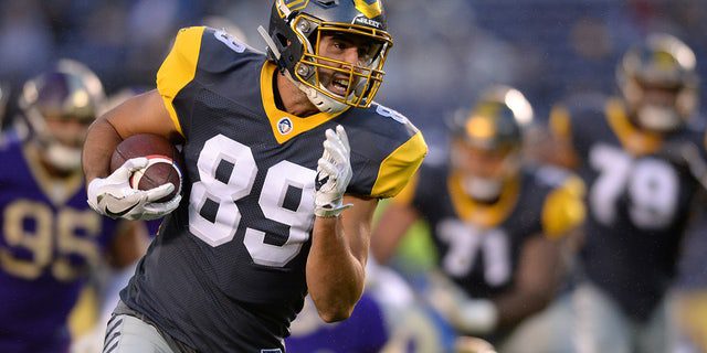 17 Şubat 2019;  San Diego, Kaliforniya, ABD;  Sıkı son San Diego Filosu Gavin Escobar (89), SDCCU Stadyumu'nda Atlanta Legends'a karşı yapılan ilk vuruş sırasında bir pikaptan sonra topa koşuyor.