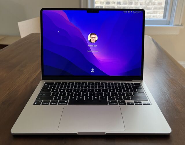 2022 MacBook Air'de MagSafe ve iki Thunderbolt/USB-C bağlantı noktası bulunur.