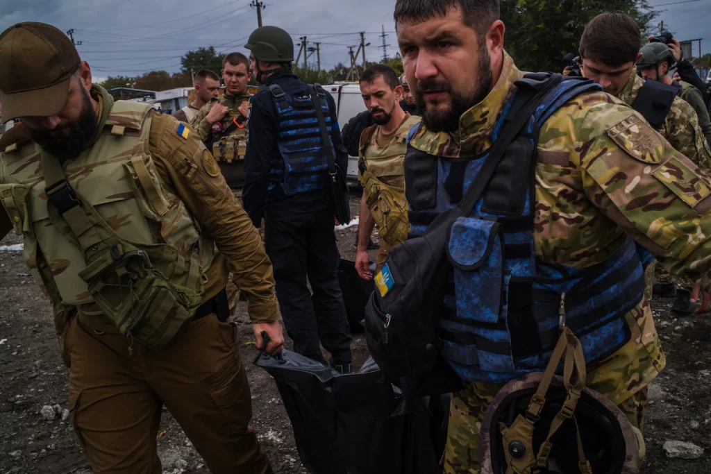 Putin ilhakını açıklarken, Rus sivil konvoya ölümcül saldırılar düzenledi